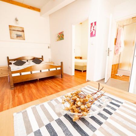 Guesthouse Lastavica Novalja Eksteriør bilde